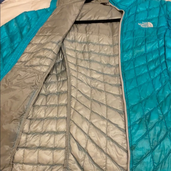 North face puffer jacket - Picture 4 of 4